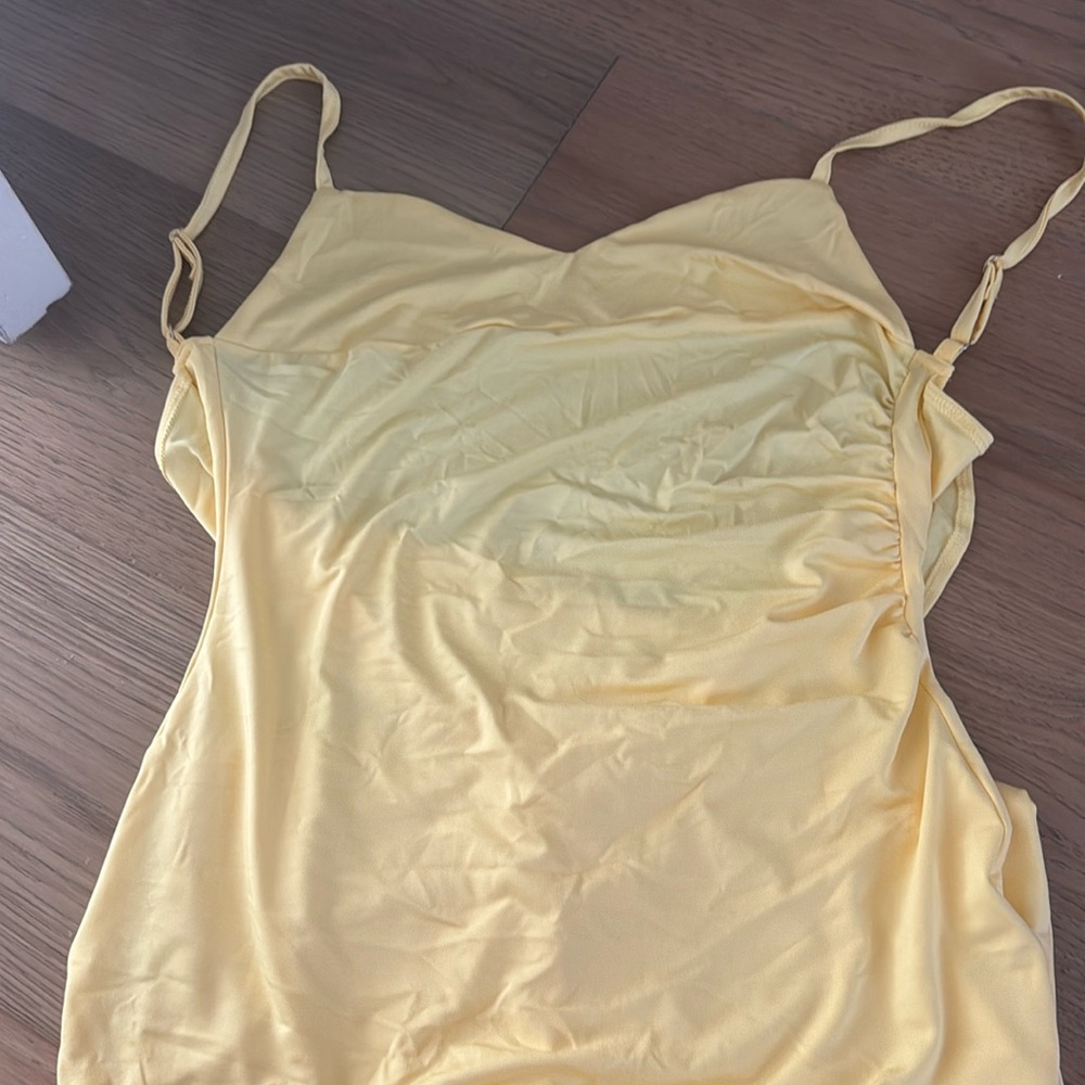 Yellow maxi dress with lace in the back size small